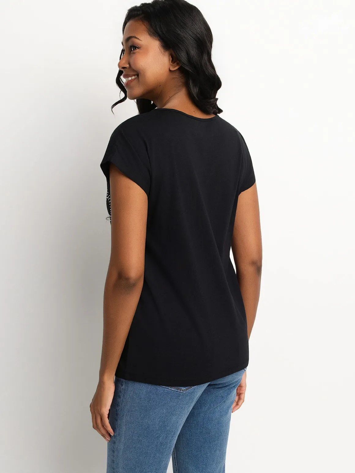 Short-sleeve semi-fitted t-shirt