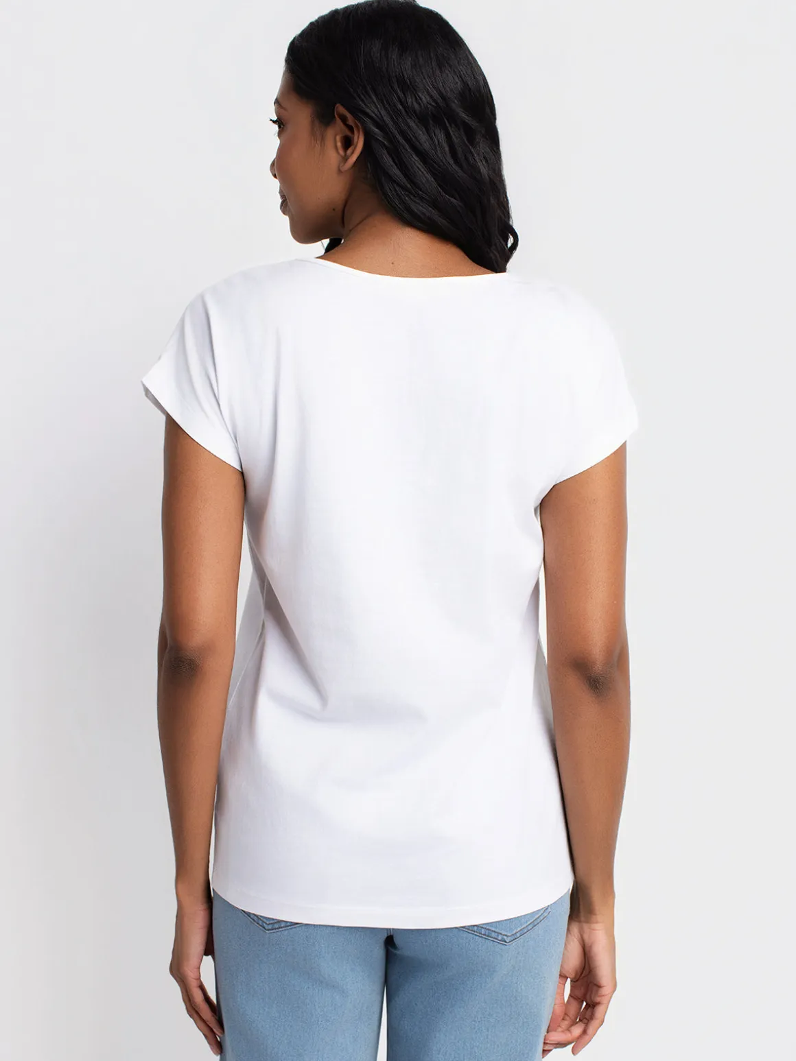 Short-sleeve semi-fitted t-shirt