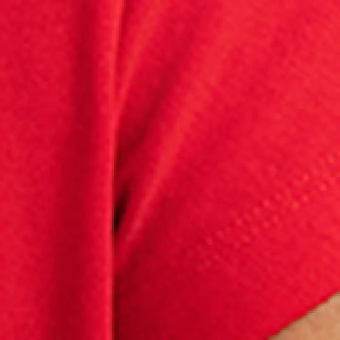 Short-sleeve semi-fitted t-shirt