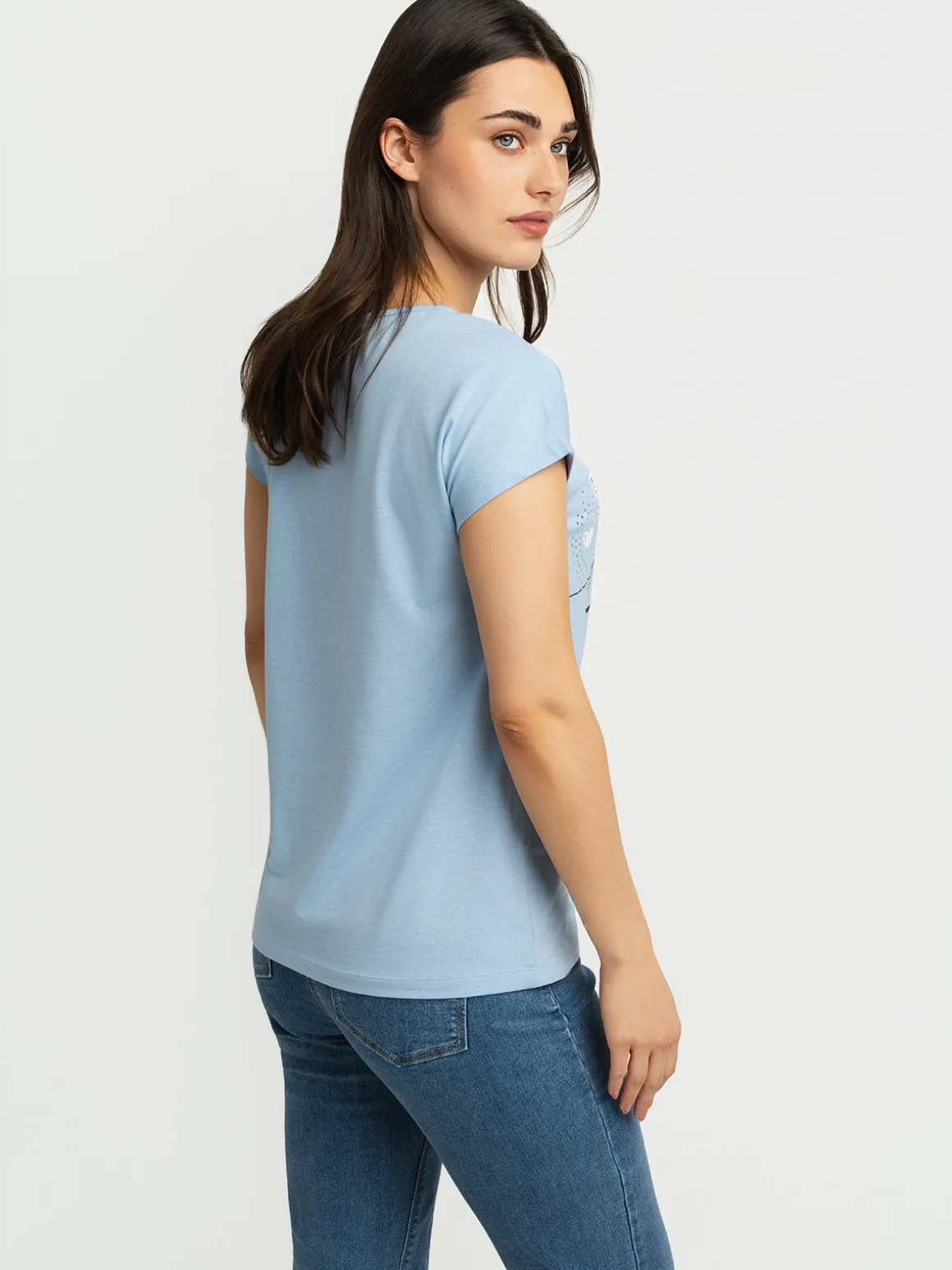 Short-sleeve semi-fitted t-shirt