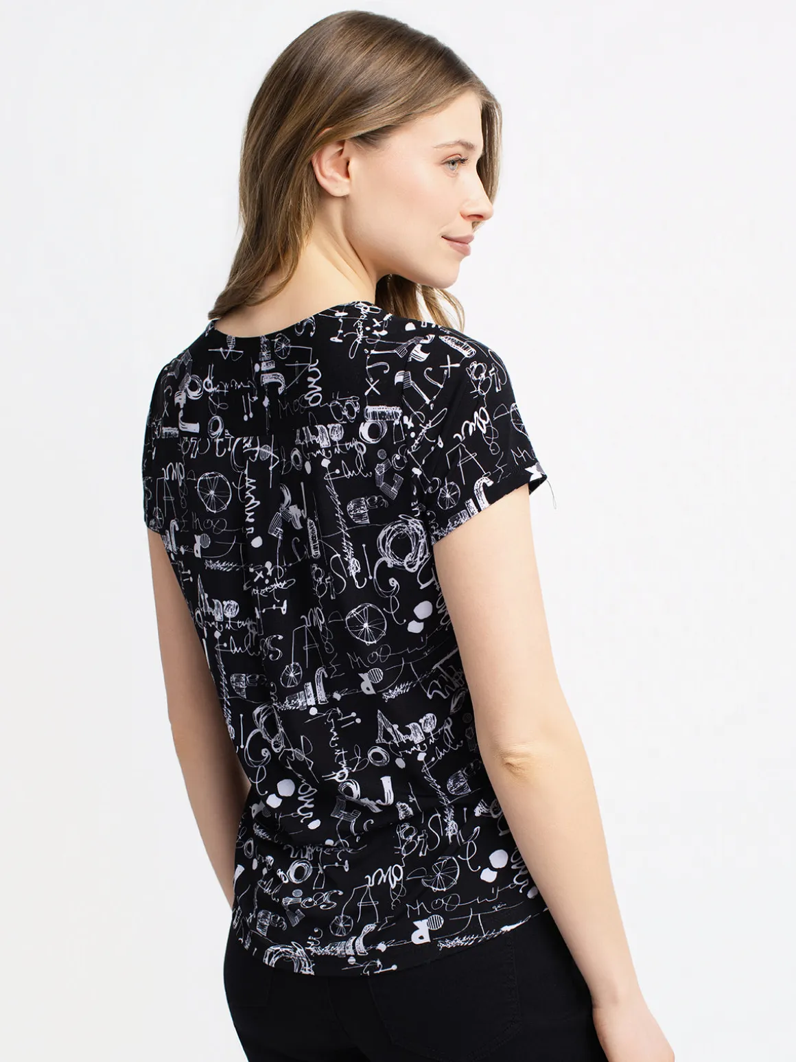 Short-sleeve semi-fitted t-shirt