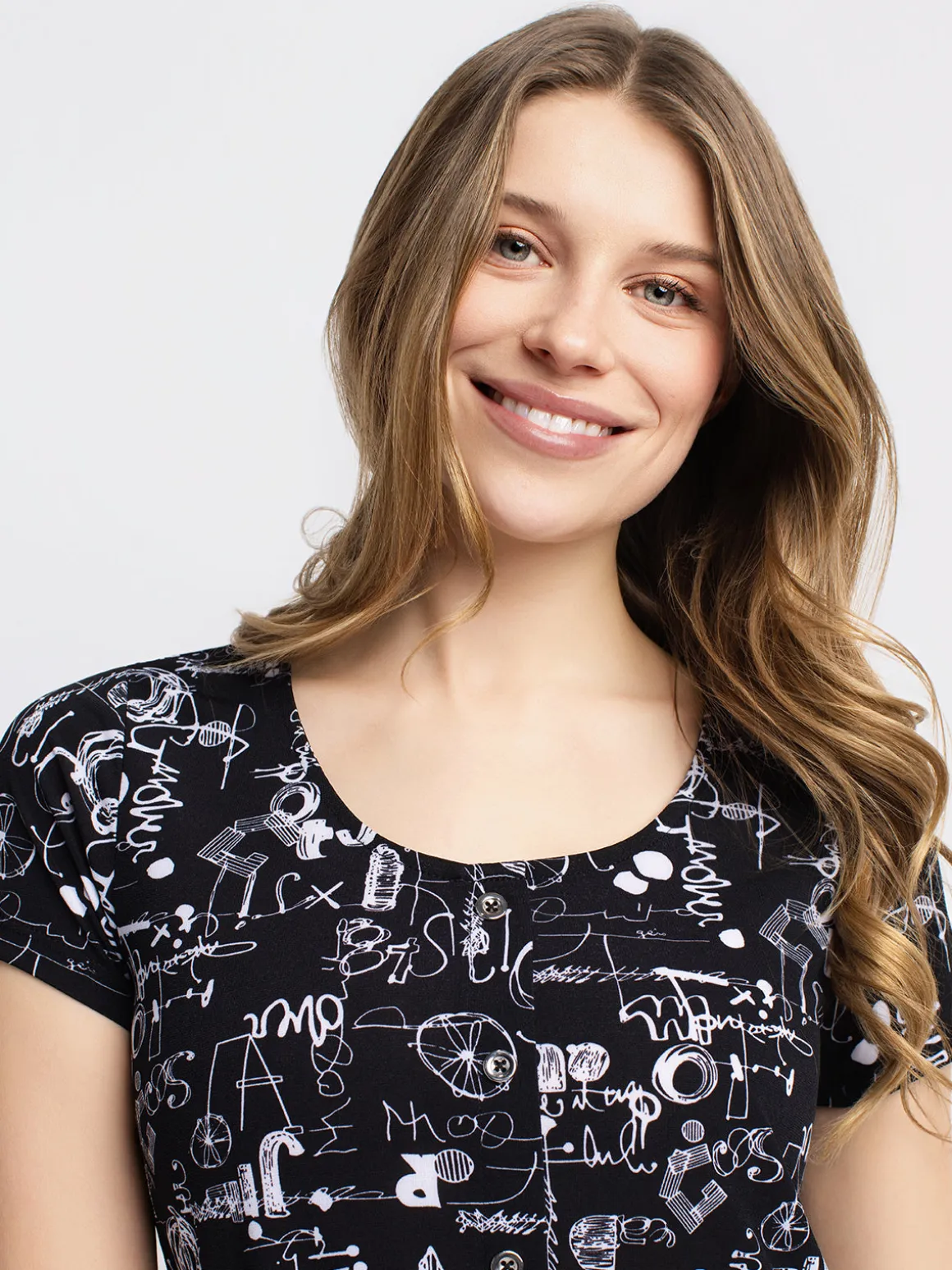 Short-sleeve semi-fitted t-shirt