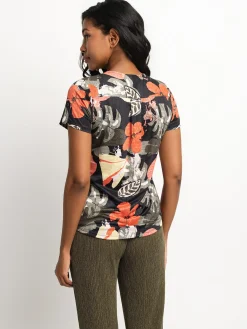 Short-sleeve semi-fitted t-shirt