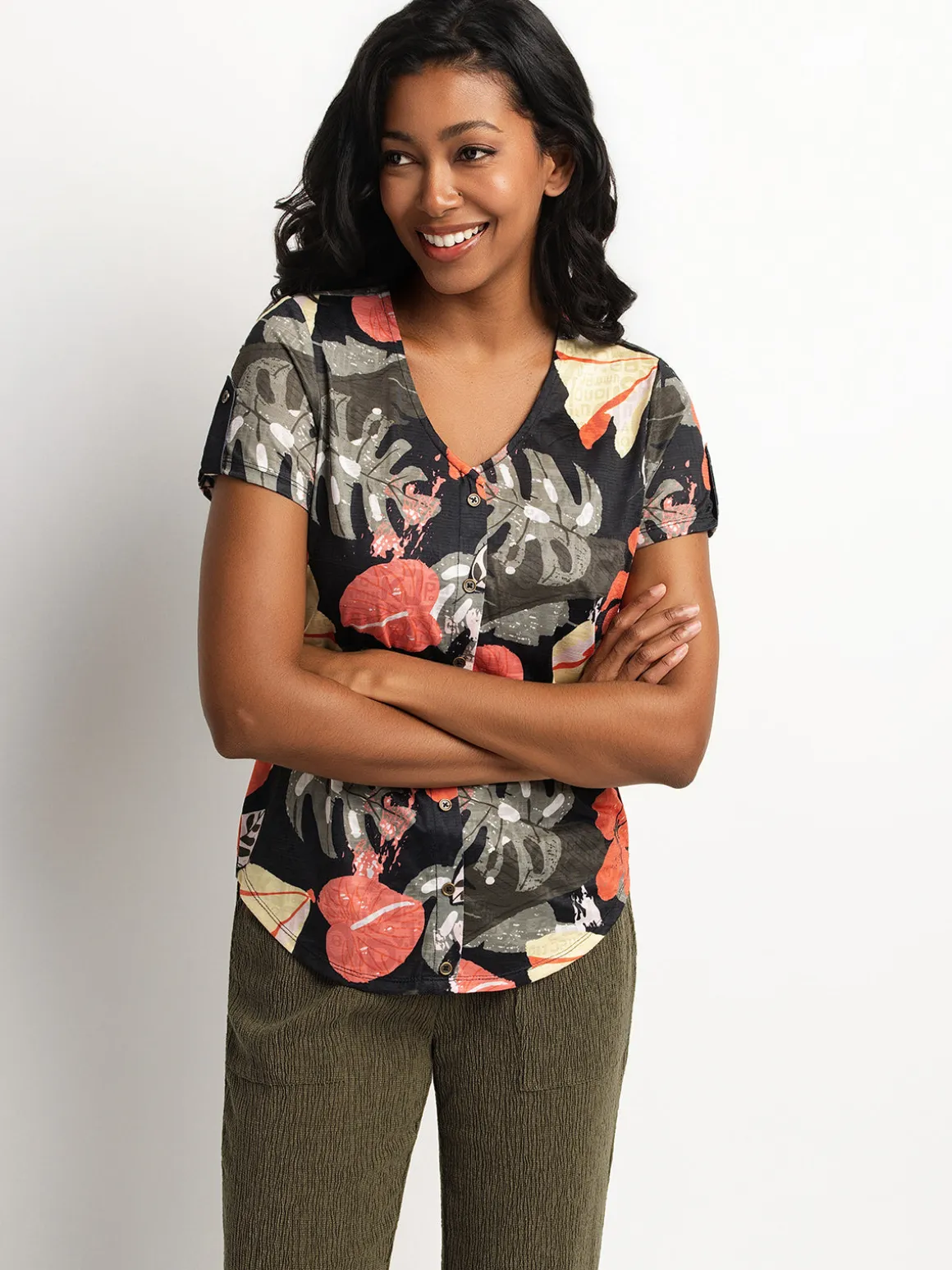 Short-sleeve semi-fitted t-shirt