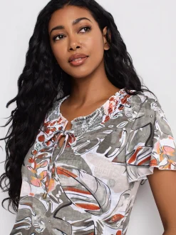 Short-sleeve semi-fitted t-shirt