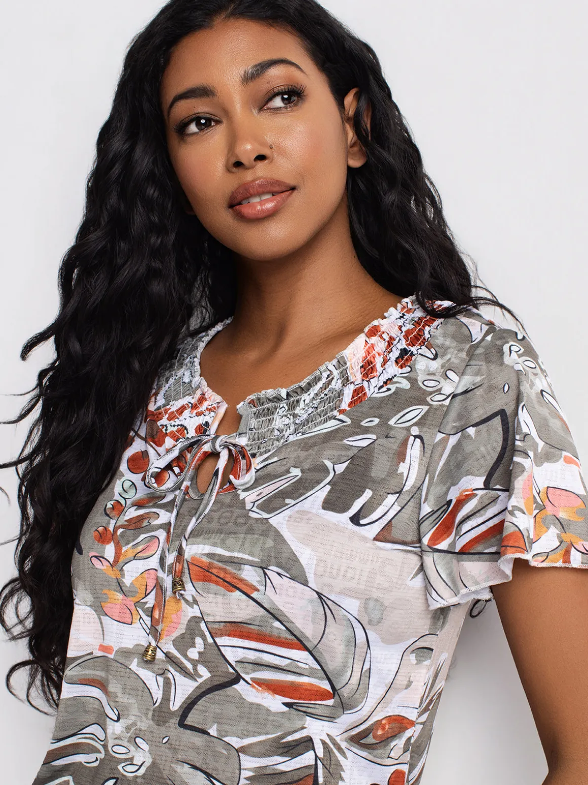 Short-sleeve semi-fitted t-shirt