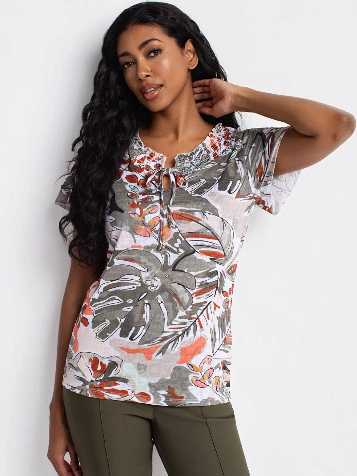 Short-sleeve semi-fitted t-shirt