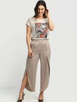 Short-sleeve semi-fitted t-shirt