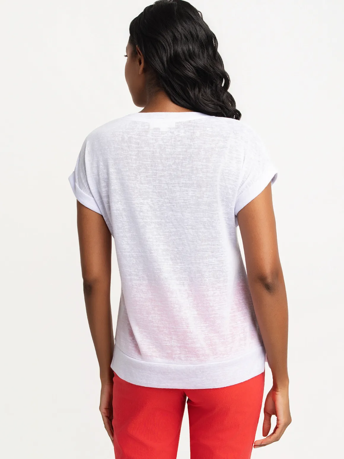 Short-sleeve semi-fitted t-shirt