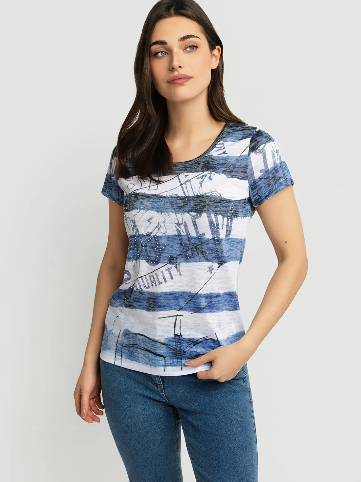 Short-sleeve semi-fitted t-shirt