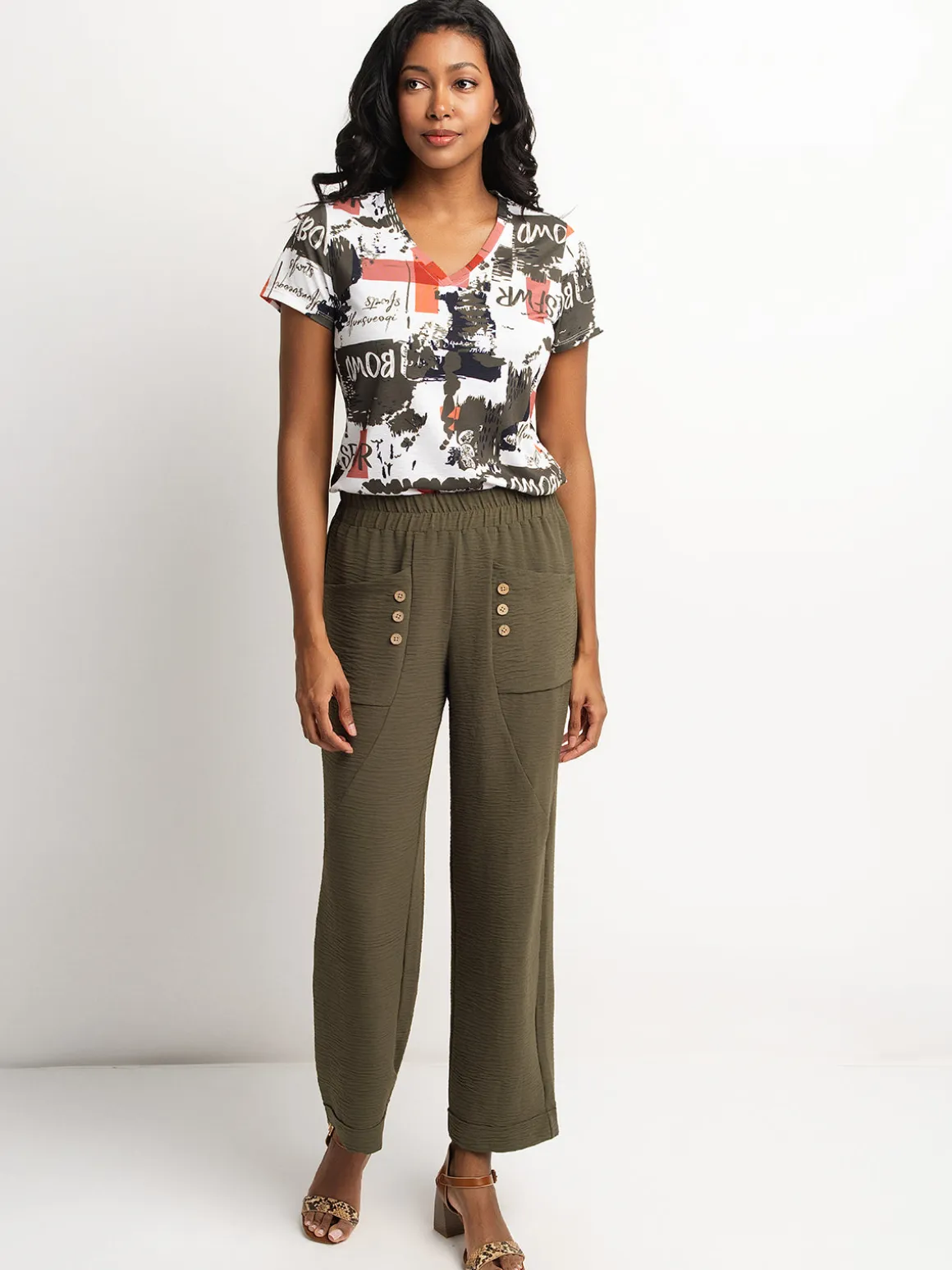 Short-sleeve semi-fitted t-shirt