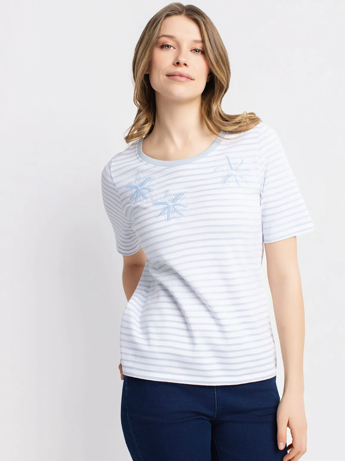 Short-sleeve semi-fitted t-shirt