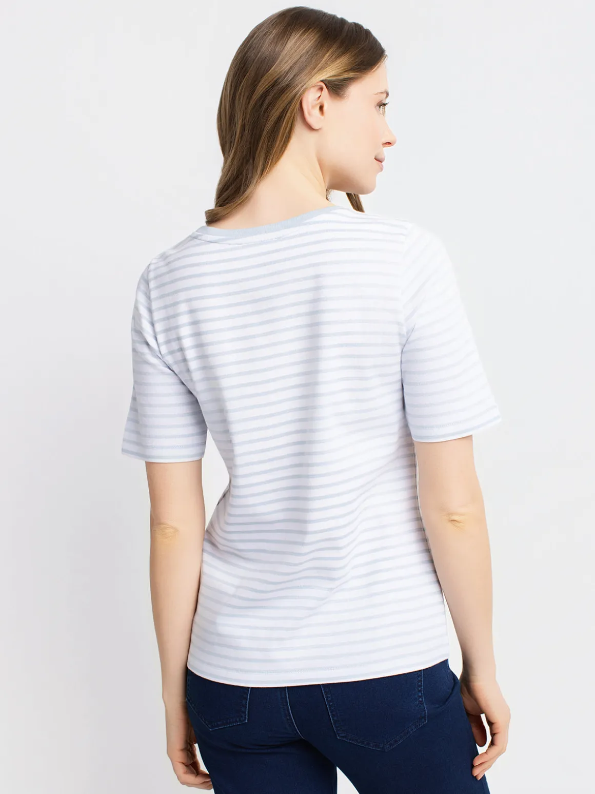 Short-sleeve semi-fitted t-shirt