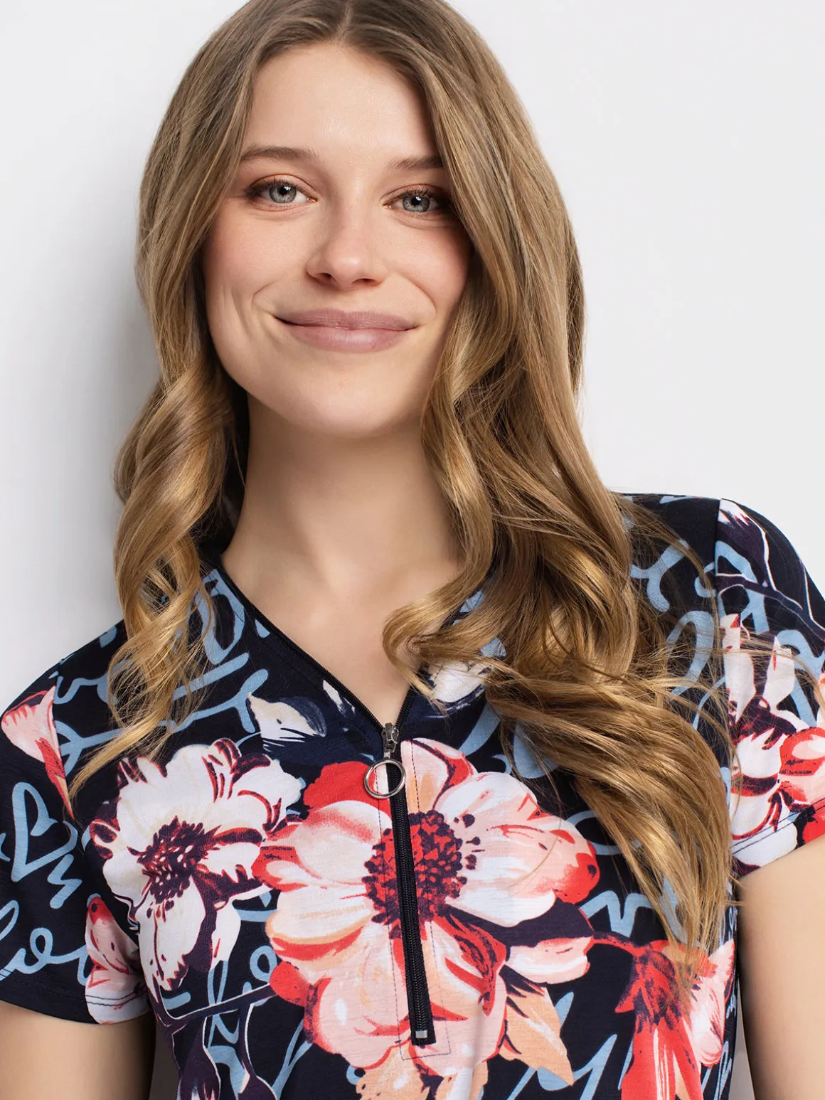 Short-sleeve semi-fitted T-shirt
