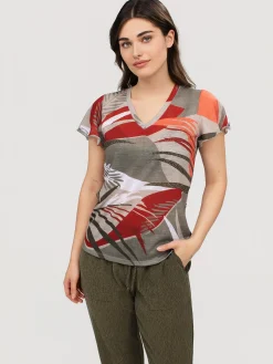 Short-sleeve semi-fitted t-shirt