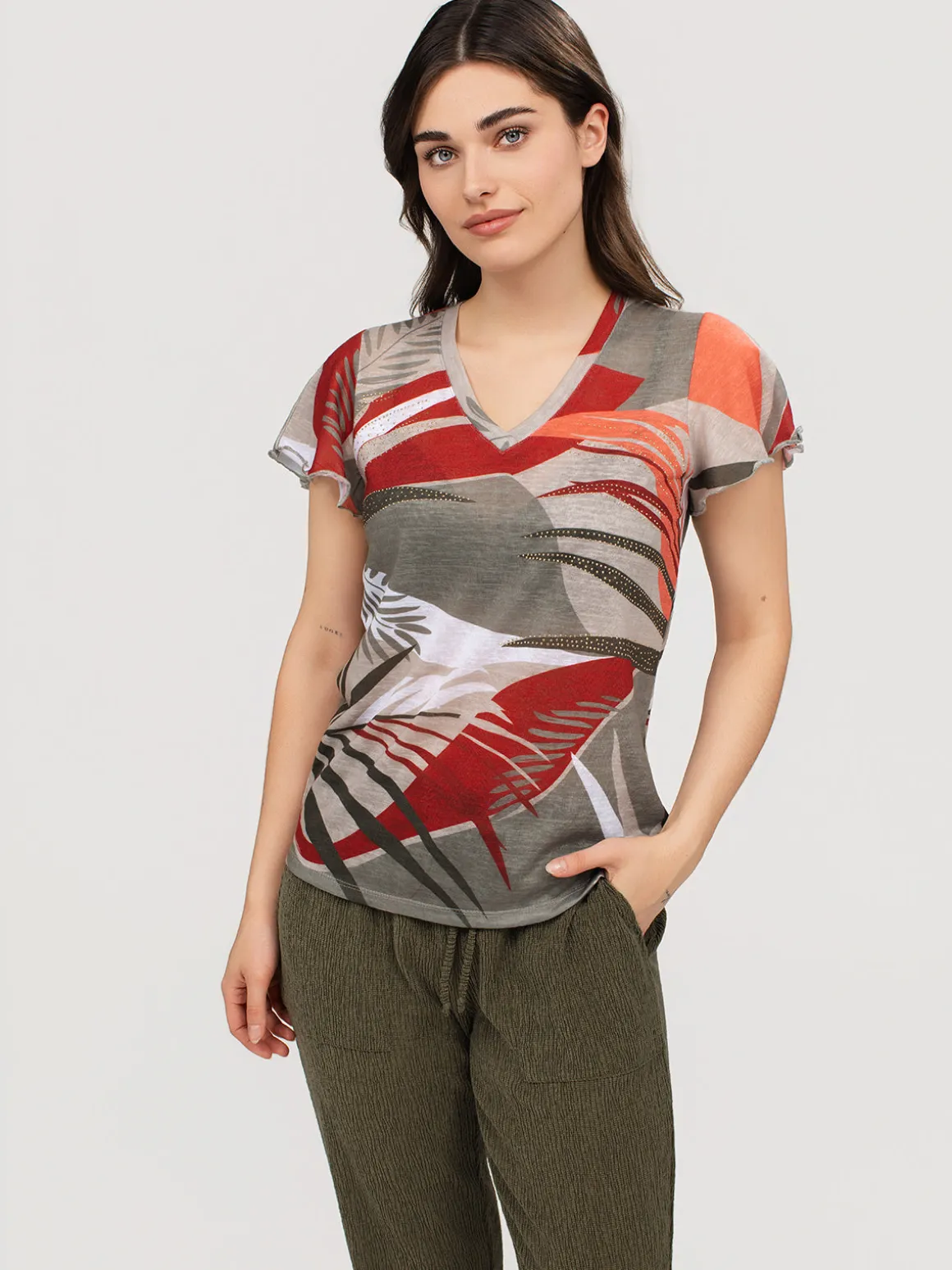 Short-sleeve semi-fitted t-shirt