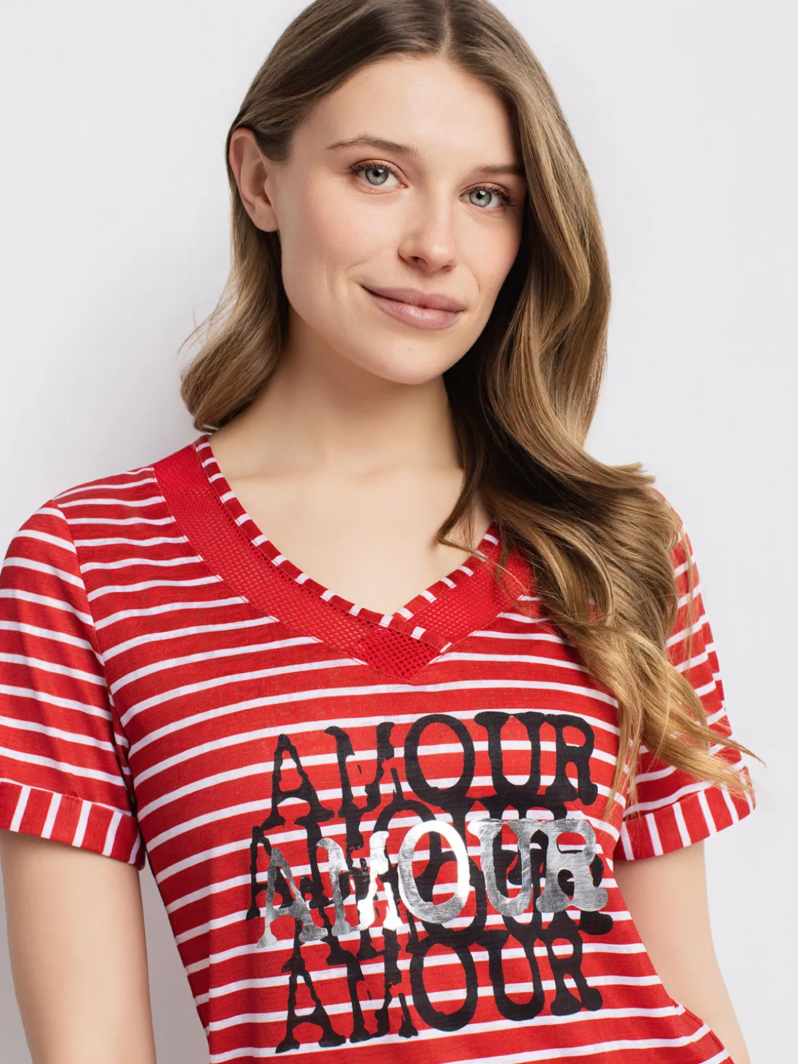 Short-sleeve semi-fitted T-shirt