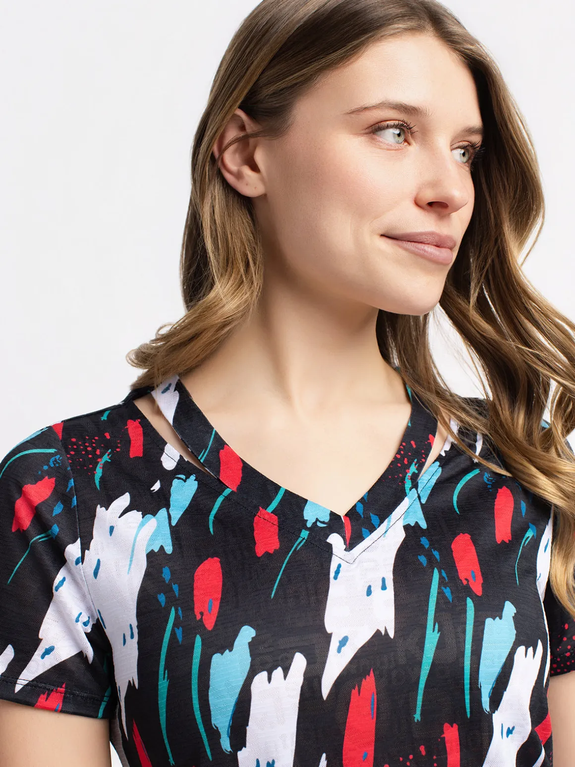 Short-sleeve semi-fitted T-shirt