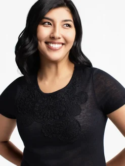 Short-sleeve semi-fitted tunic