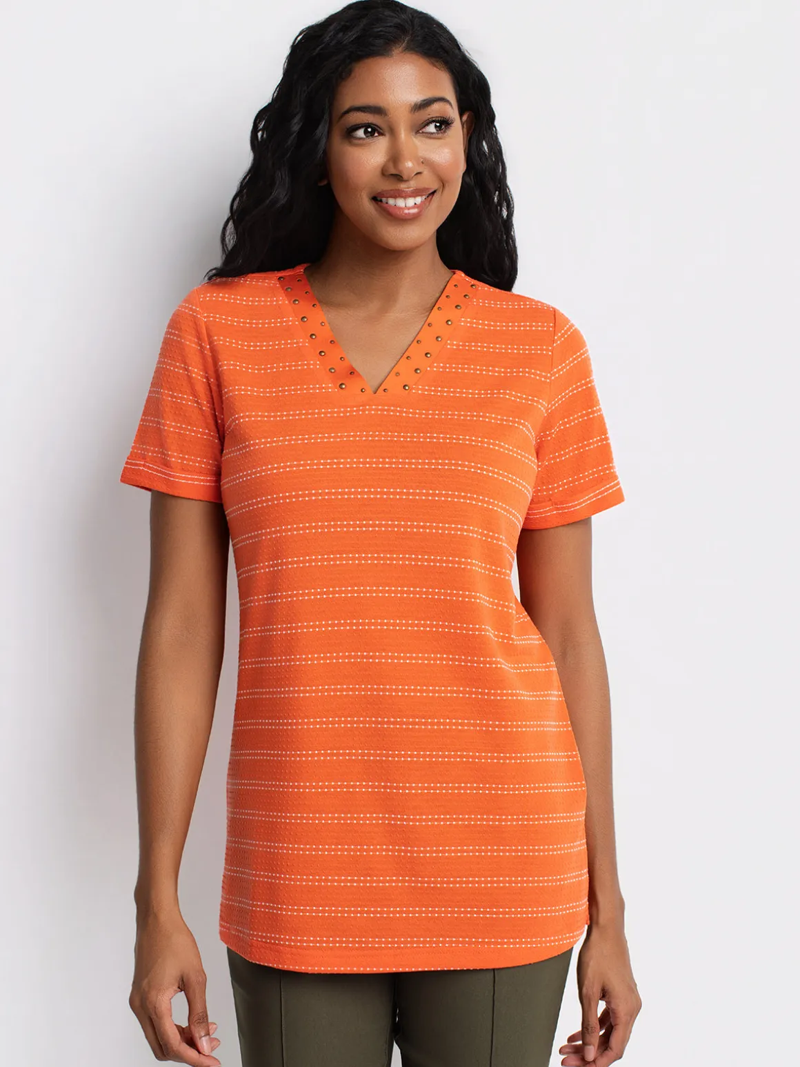 Short-sleeve semi-fitted tunic