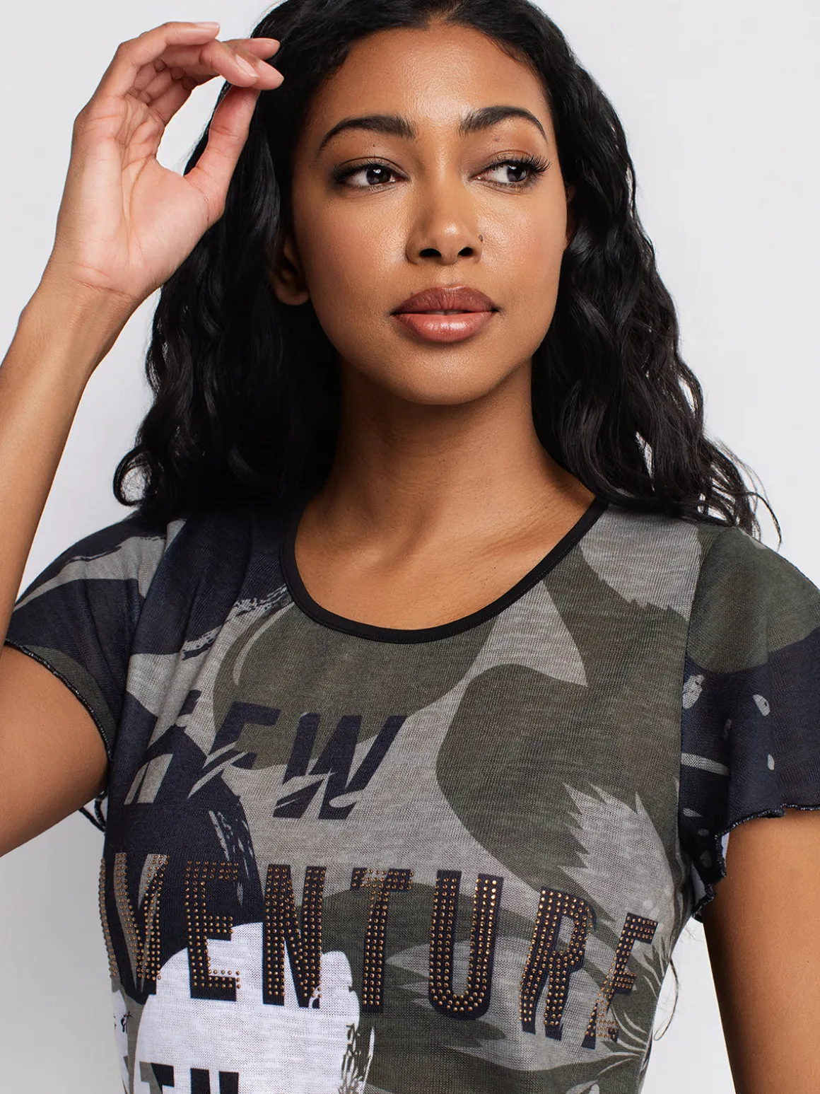 Short-sleeve semi-fitted tunic