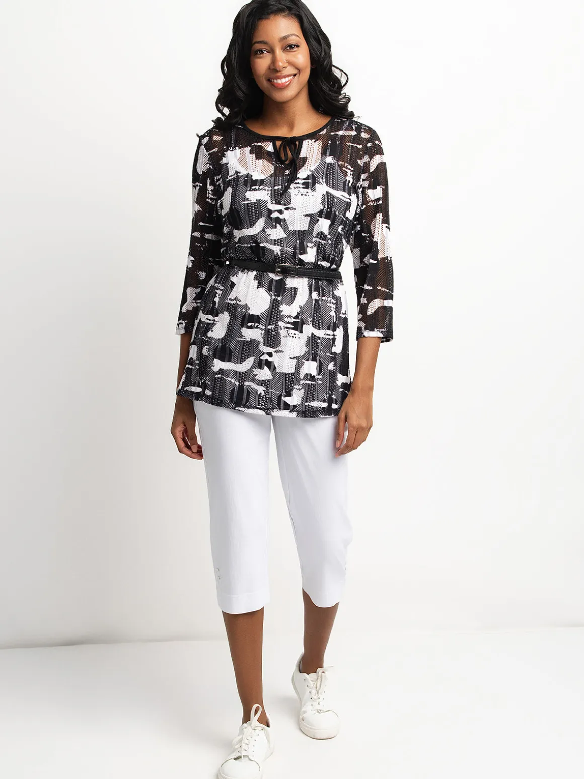 Short-sleeve semi-fitted tunic