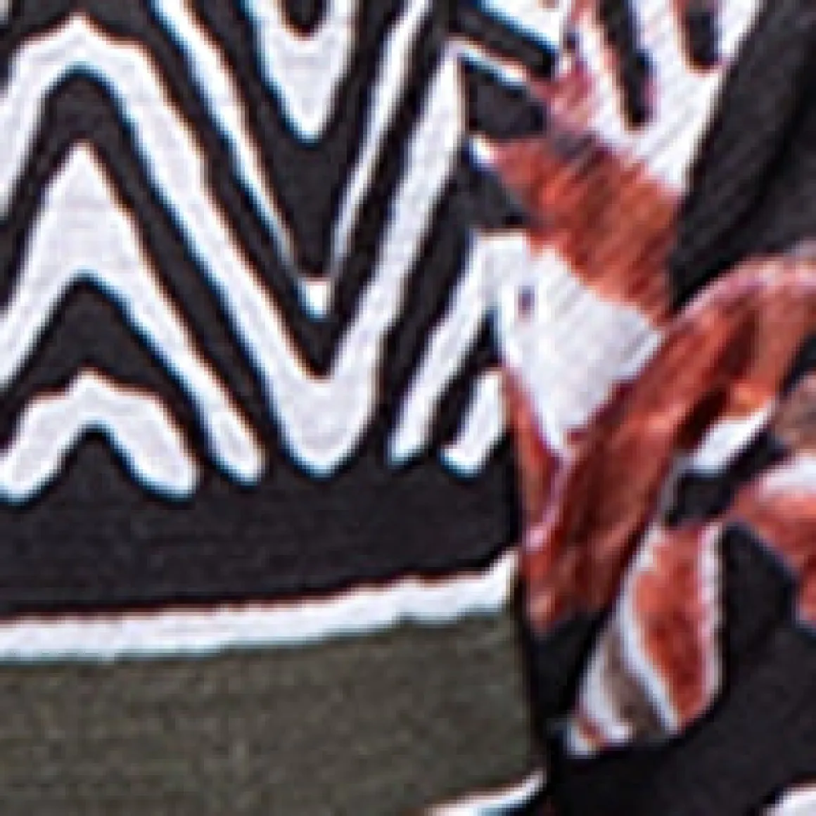 Short-sleeve semi-fitted tunic