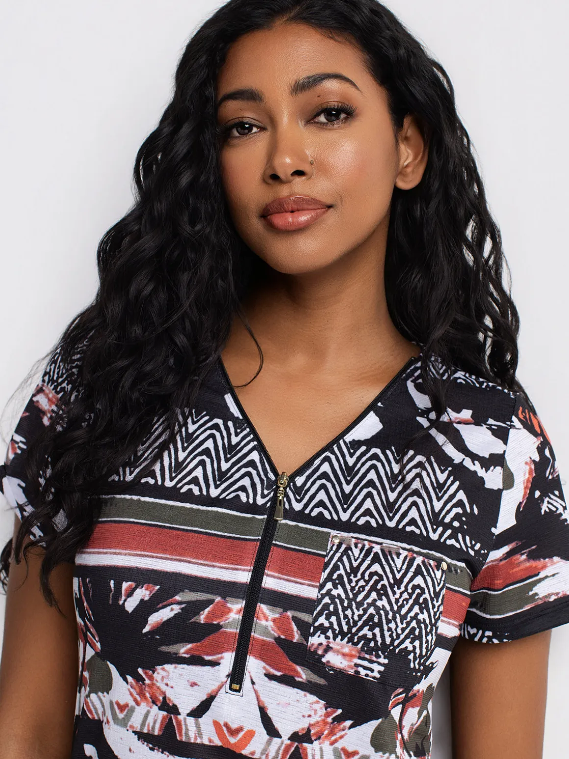 Short-sleeve semi-fitted tunic