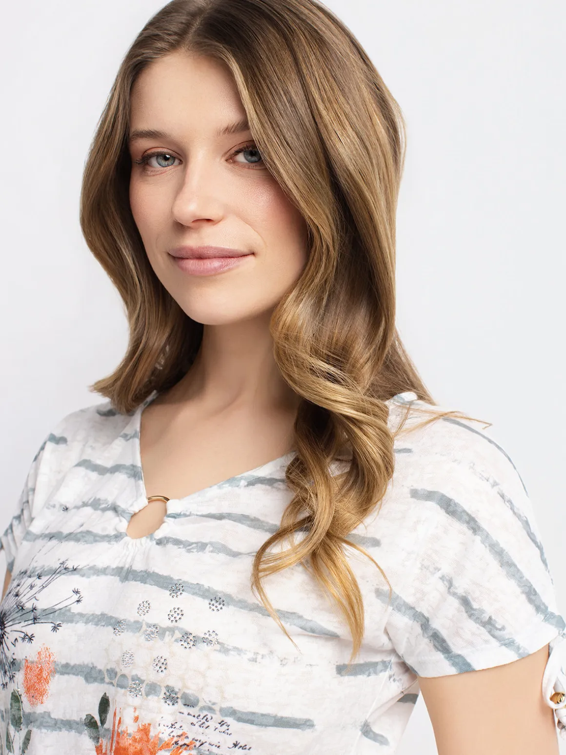 Short-sleeve semi-fitted tunic