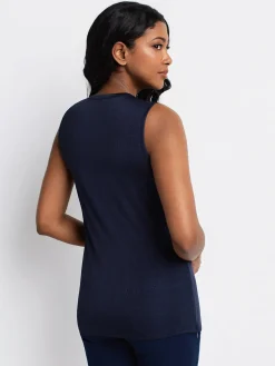Sleeveless semi-fitted tunic