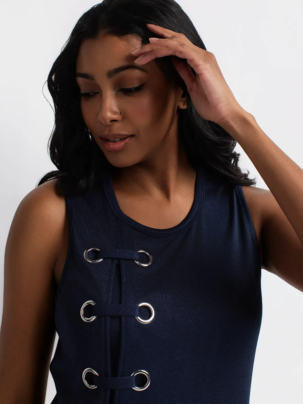 Sleeveless semi-fitted tunic