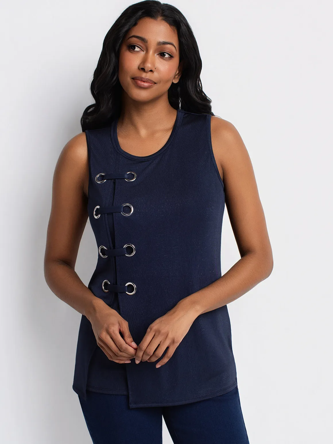 Sleeveless semi-fitted tunic