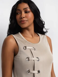 Sleeveless semi-fitted tunic