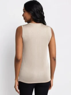 Sleeveless semi-fitted tunic