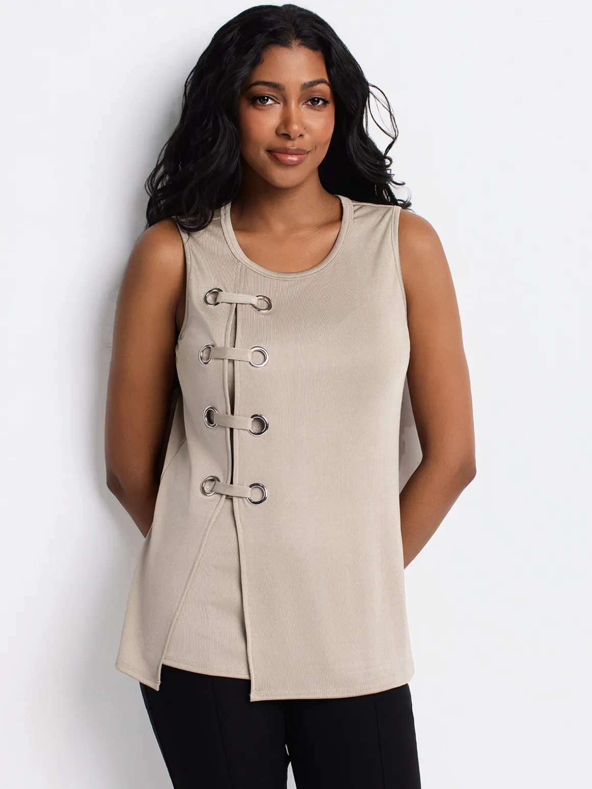 Sleeveless semi-fitted tunic
