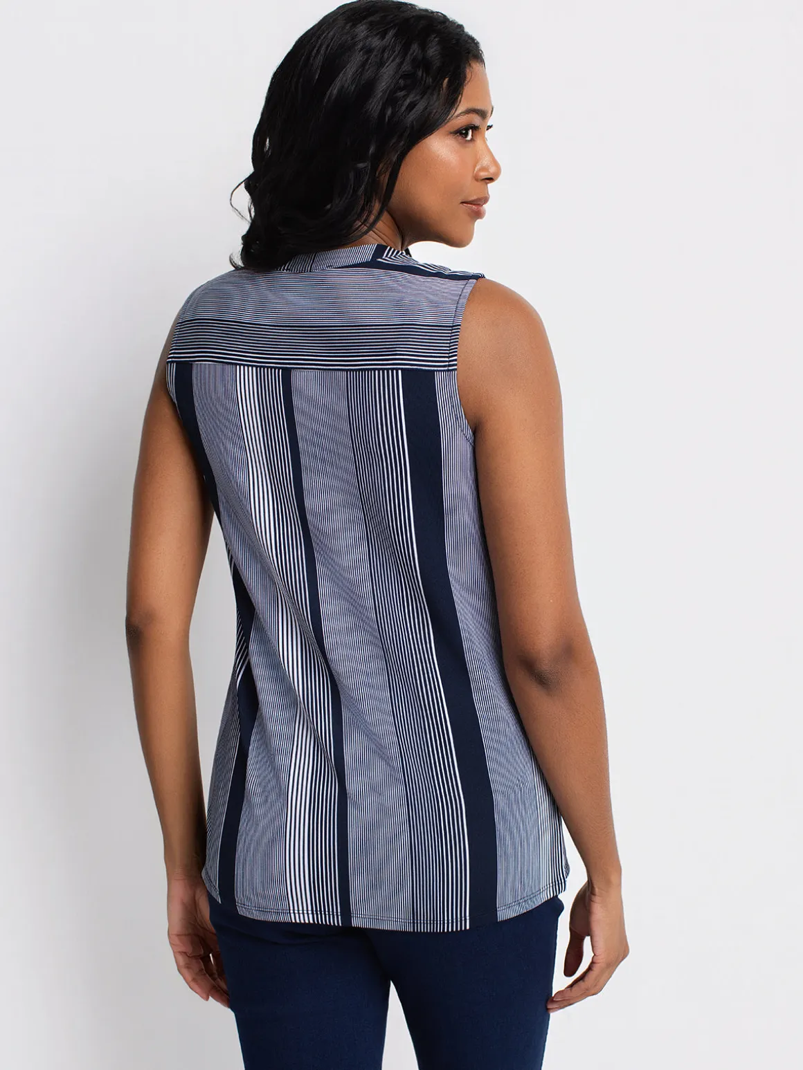 Sleeveless semi-fitted tunic