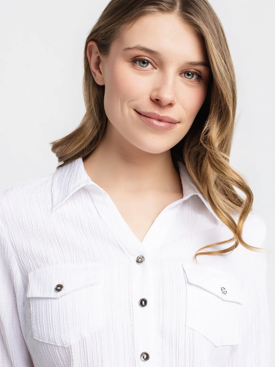 3/4-sleeve semi-fitted blouse with buttons