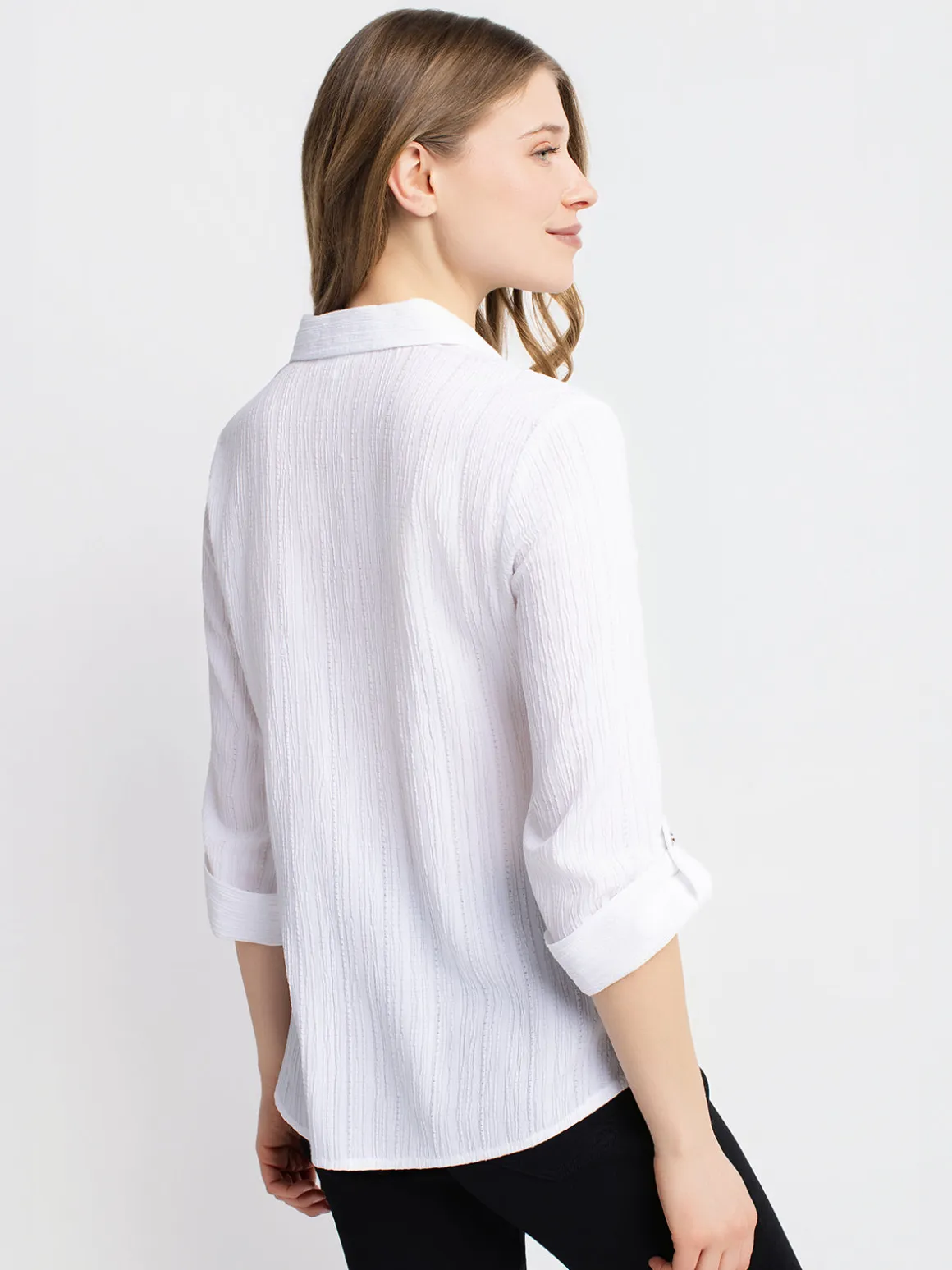 3/4-sleeve semi-fitted blouse with buttons
