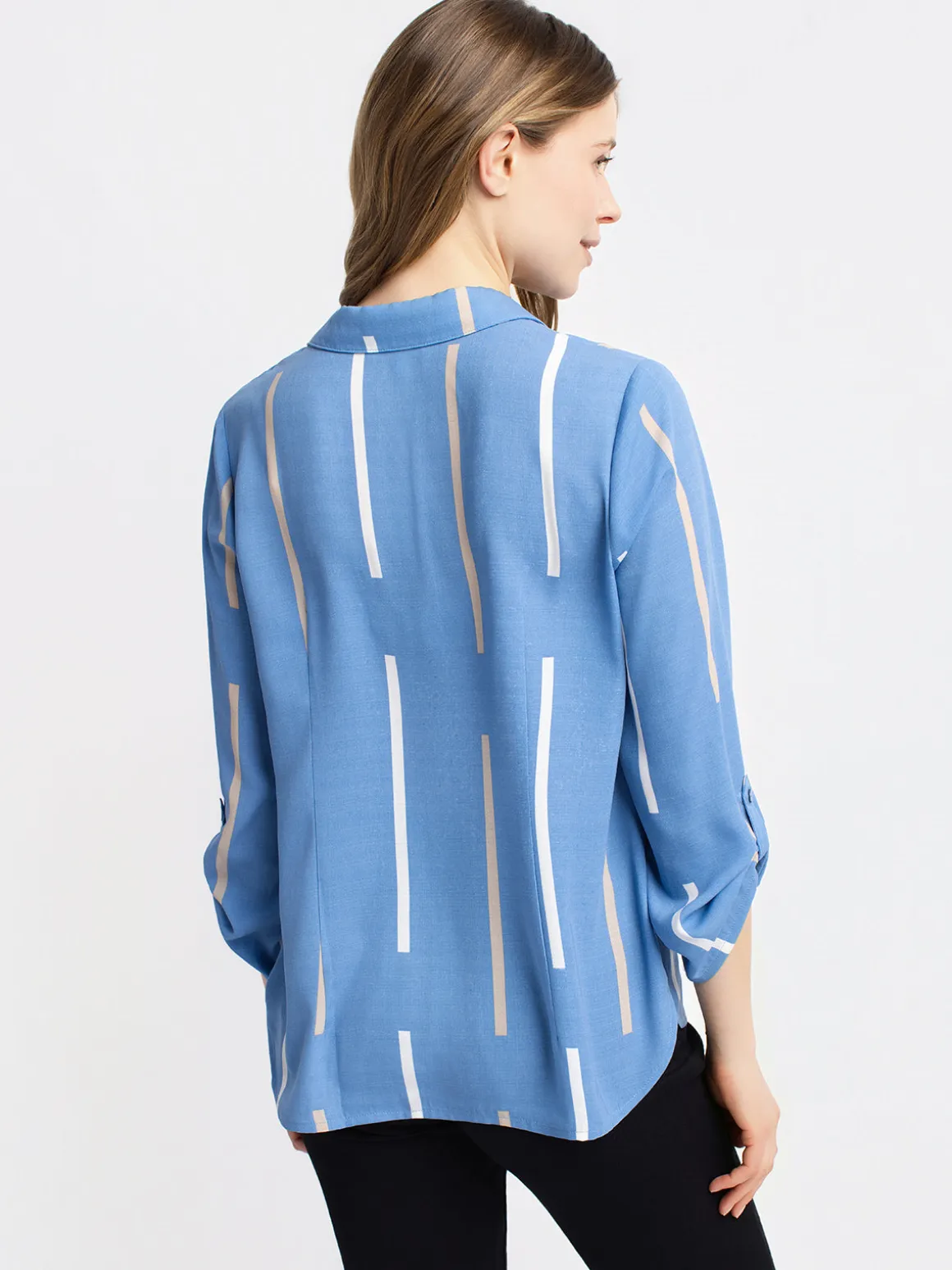 3/4-sleeve semi-fitted blouse with buttons