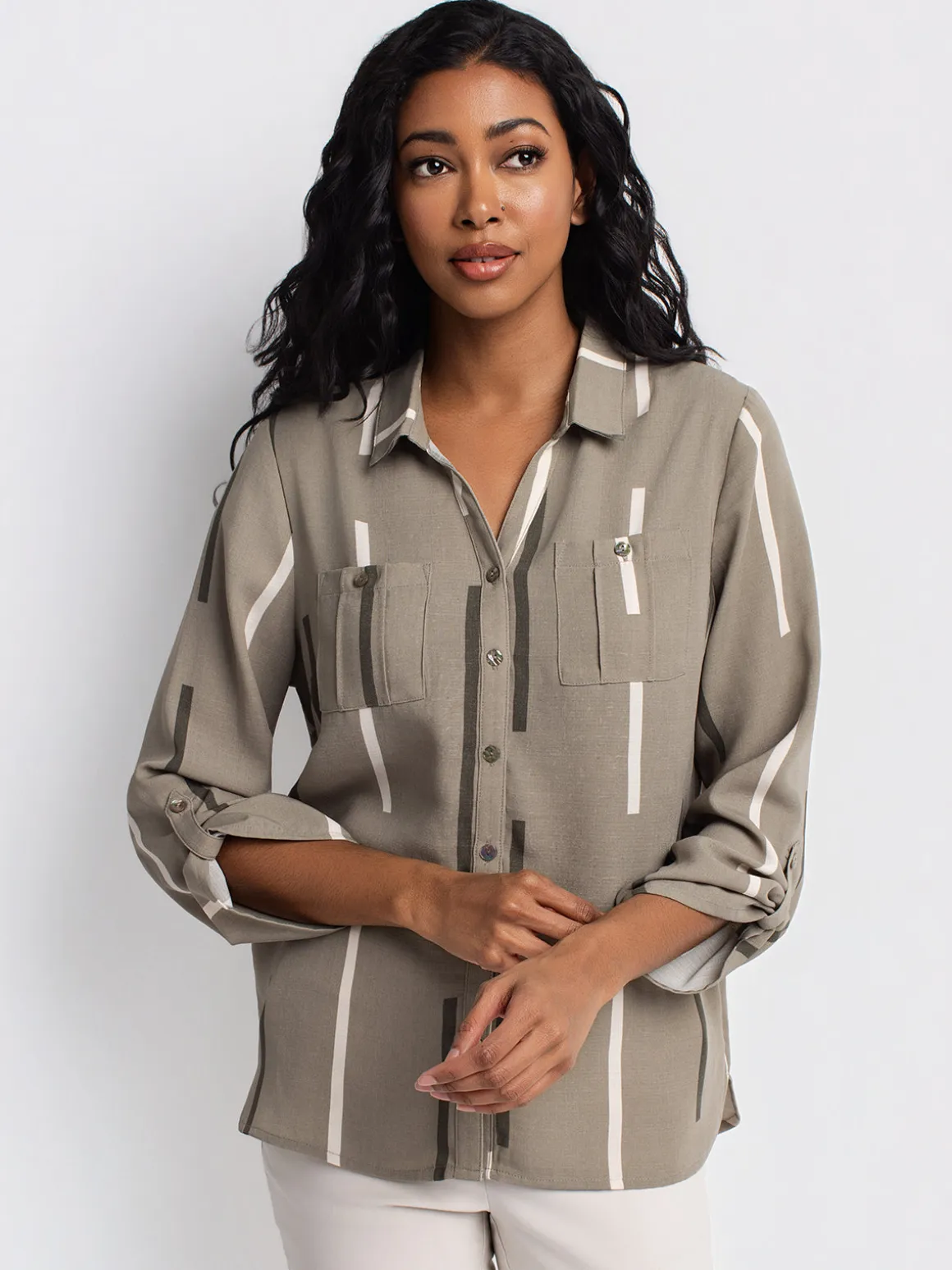 3/4-sleeve semi-fitted blouse with buttons