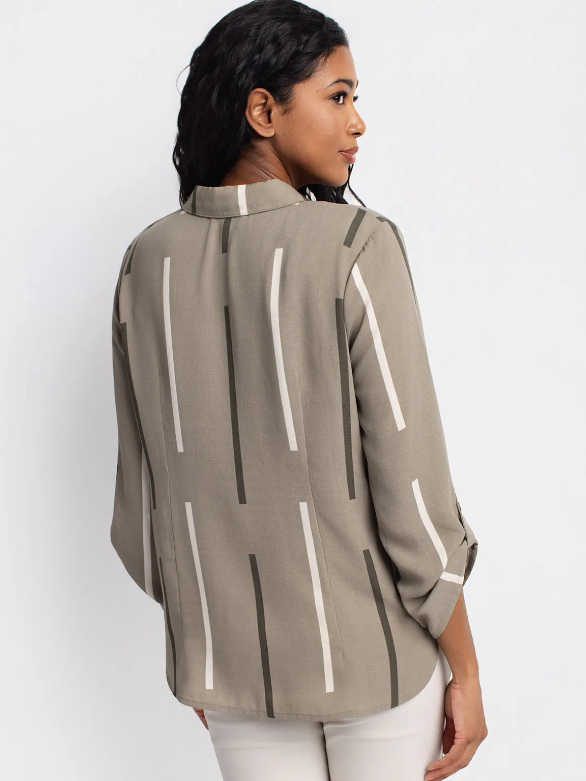 3/4-sleeve semi-fitted blouse with buttons