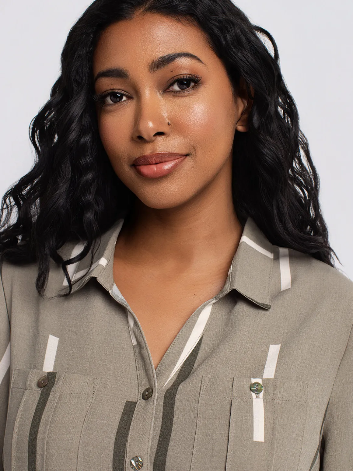 3/4-sleeve semi-fitted blouse with buttons