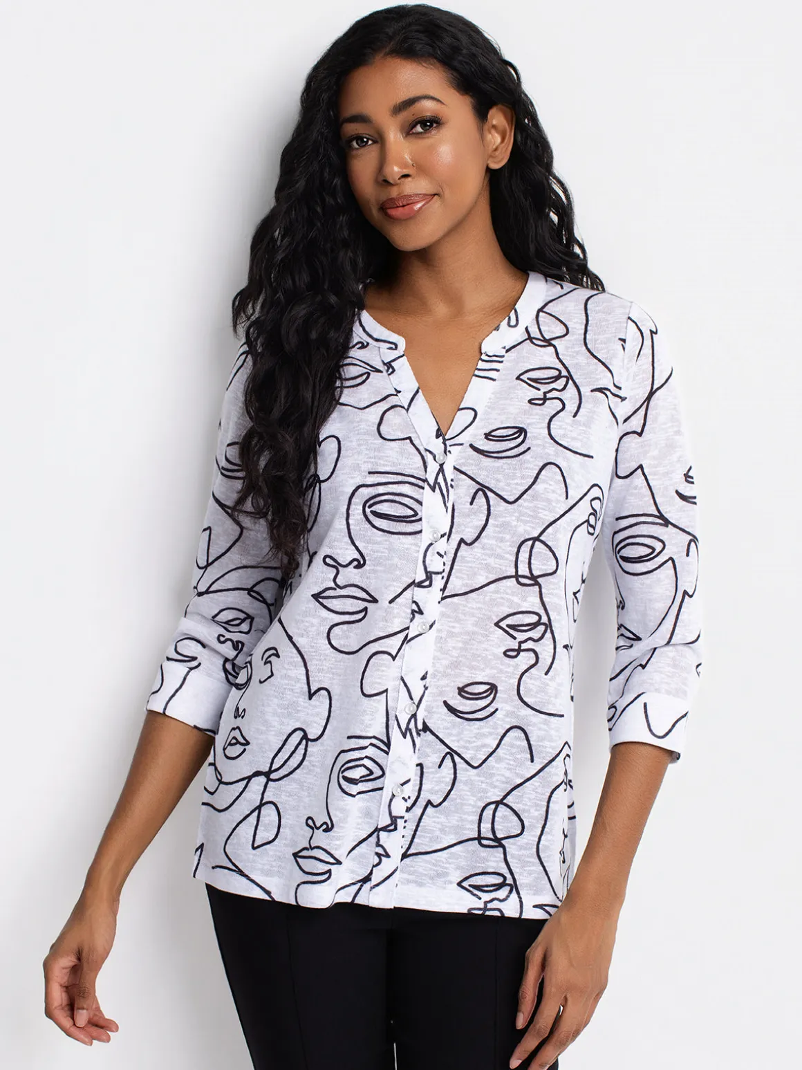 3/4-sleeve semi-fitted blouse with buttons
