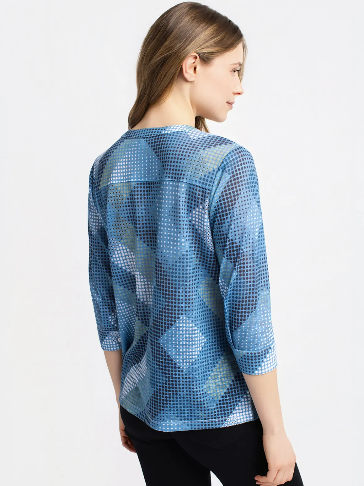 3/4-sleeve semi-fitted blouse with buttons
