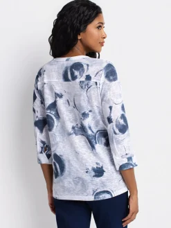 3/4-sleeve semi-fitted blouse with buttons