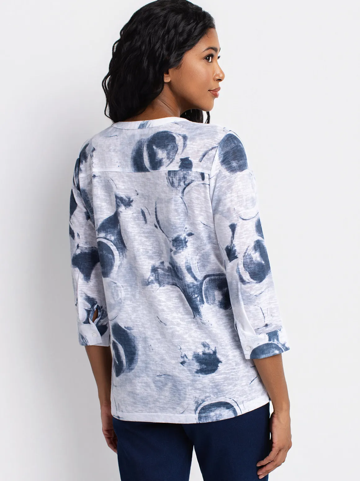 3/4-sleeve semi-fitted blouse with buttons