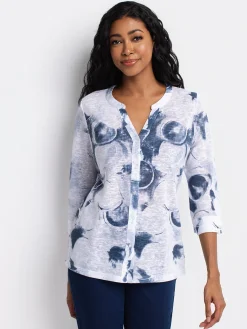 3/4-sleeve semi-fitted blouse with buttons