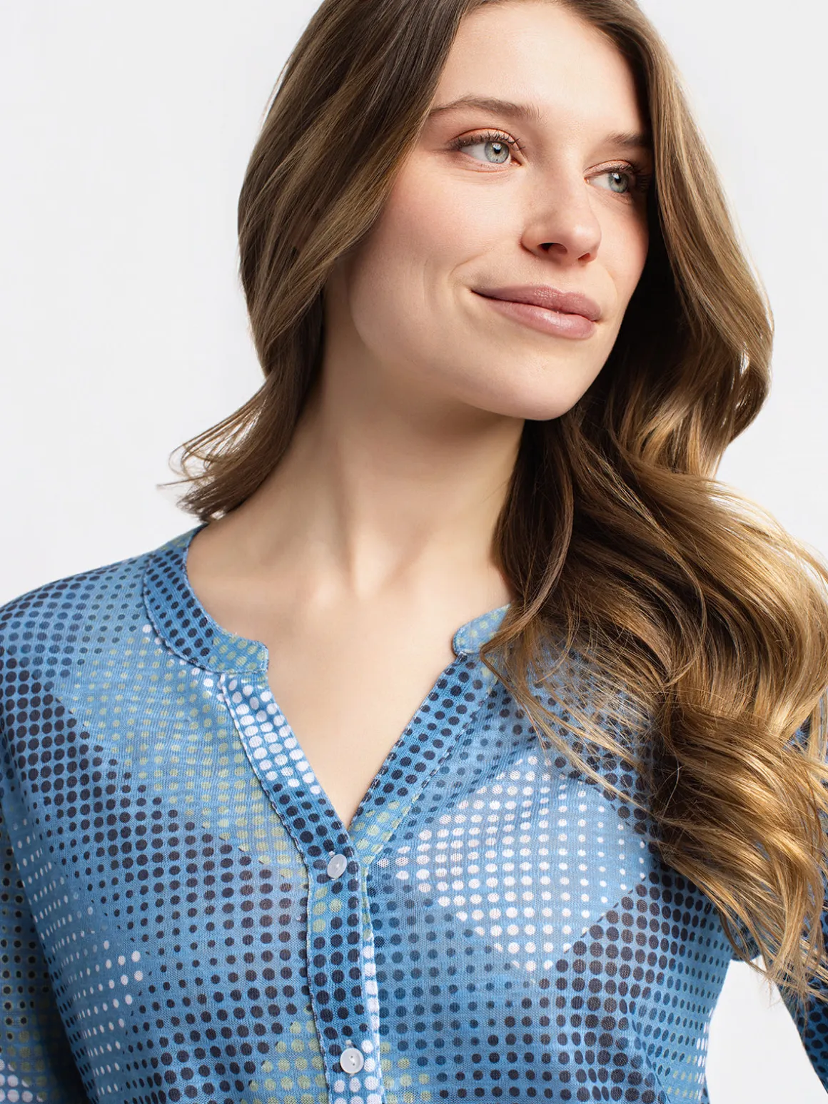3/4-sleeve semi-fitted blouse with buttons