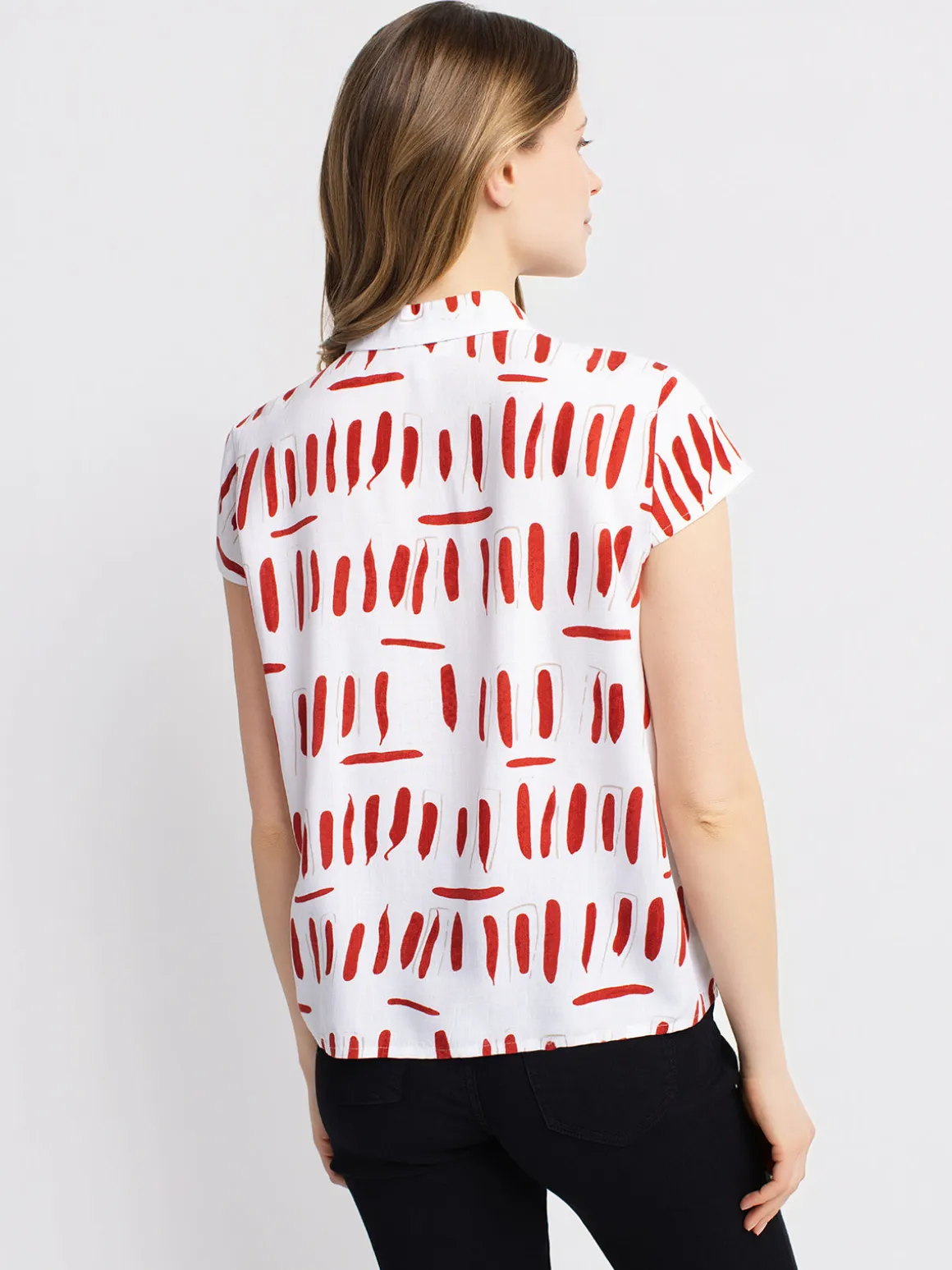3/4-sleeve semi-fitted blouse with buttons