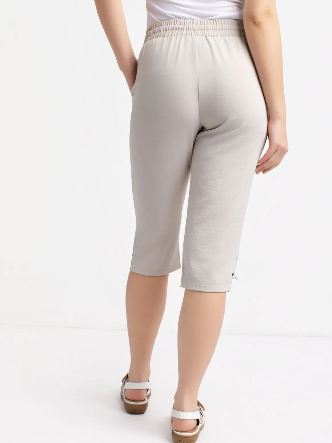 Straight casual pull-on capri